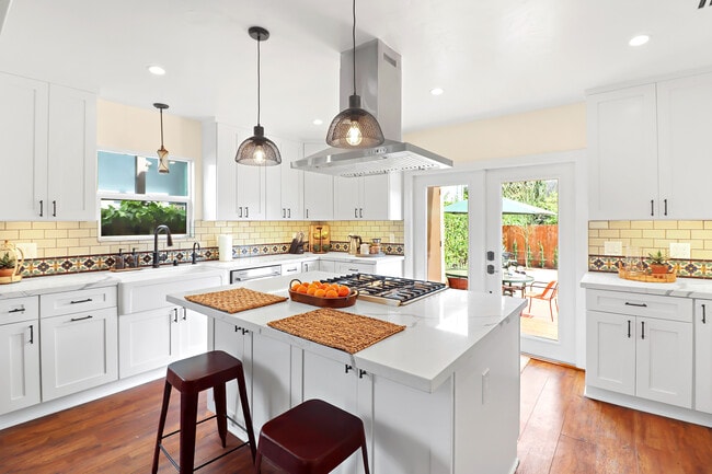 2402 W Silver Lake Dr