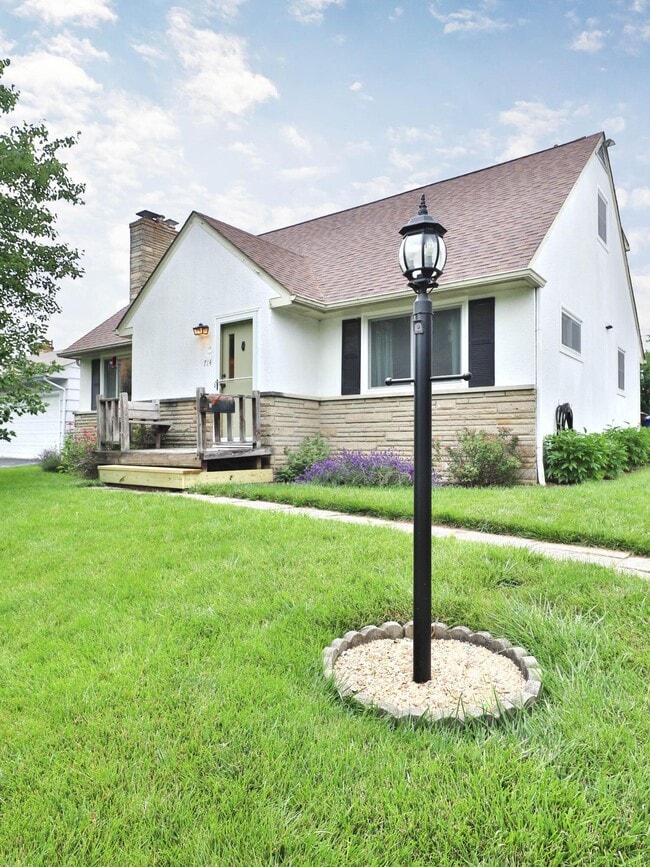 714 Island Ct