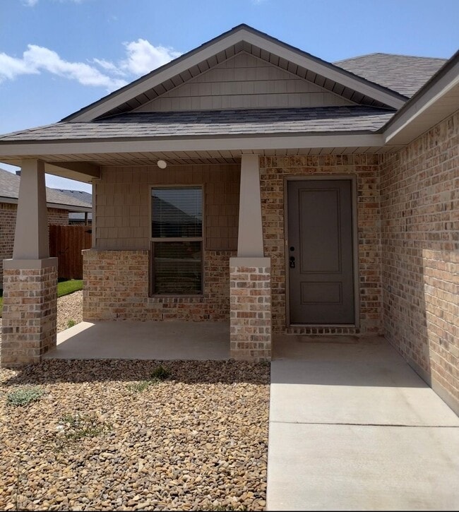 Newer Construction in The Meadows 3/2/2 - Newer Construction in The Meadows 3/2/2 House