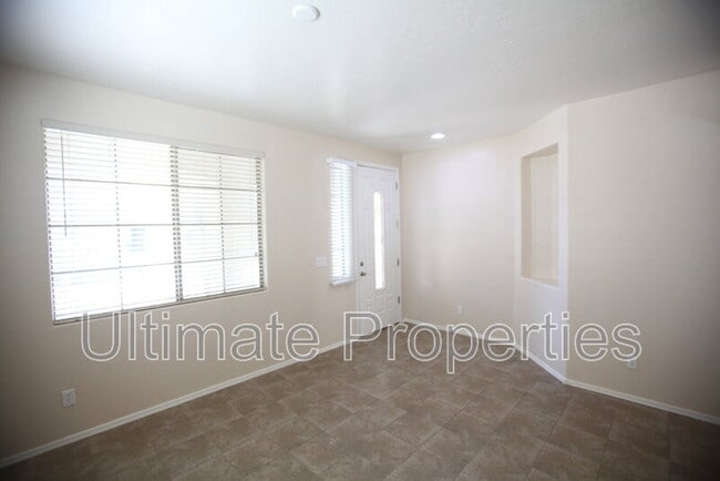 Photo - 2230 W Oyer Ln