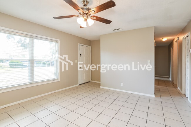 Photo - 7807 Knoll Dr N