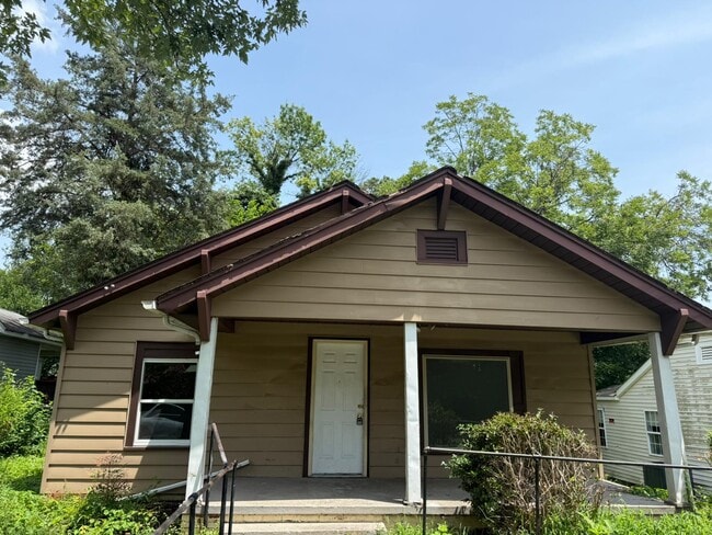 Building Photo - 1033 Asheboro St Rental