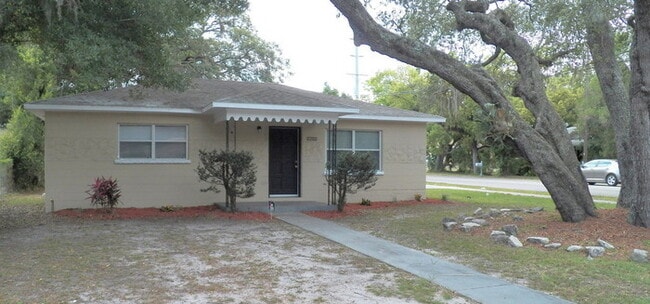 Building Photo - 2201 E Fern St