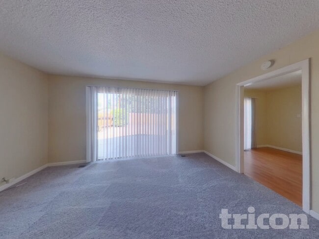 Photo - 1965 Windsor Way