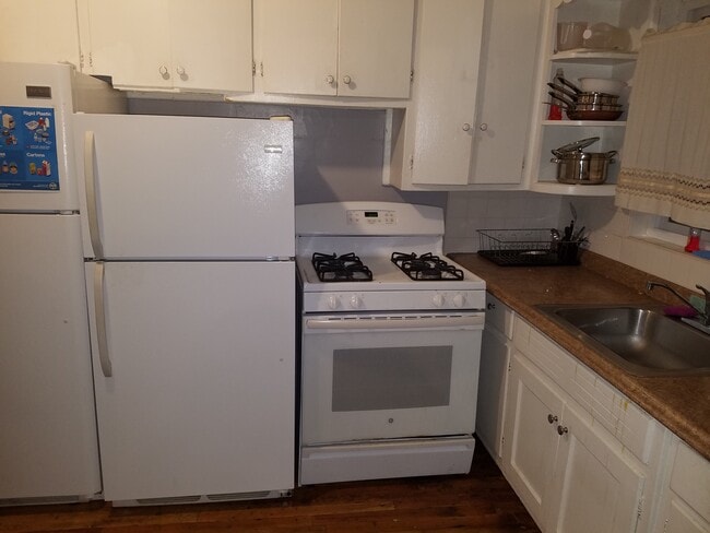 87-22 Avon St