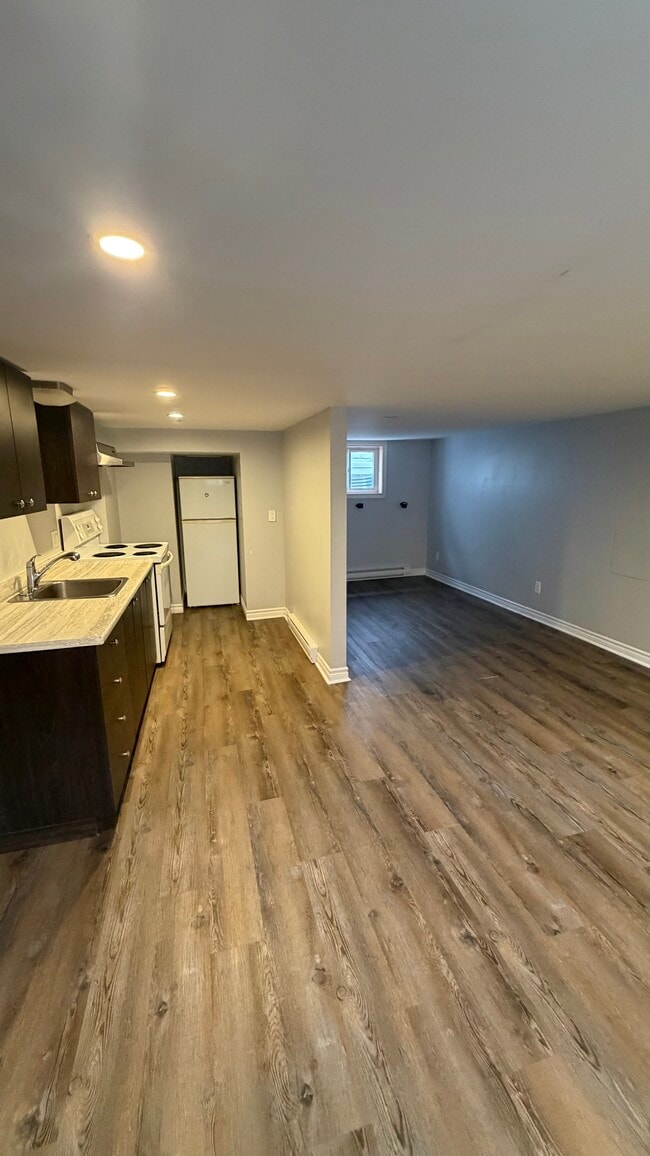 Building Photo - 36 Rue Archambault Unit D