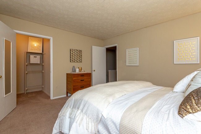 2BR, 1.5BA - 1,235 SF