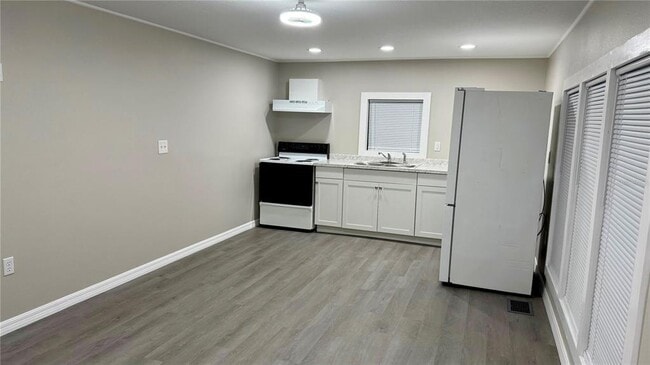 Photo - 4502 West Ln