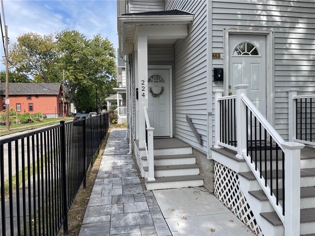 Building Photo - 224 Hamilton St Rental