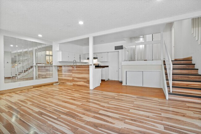 Photo - 7924 Woodman Ave Unit 3