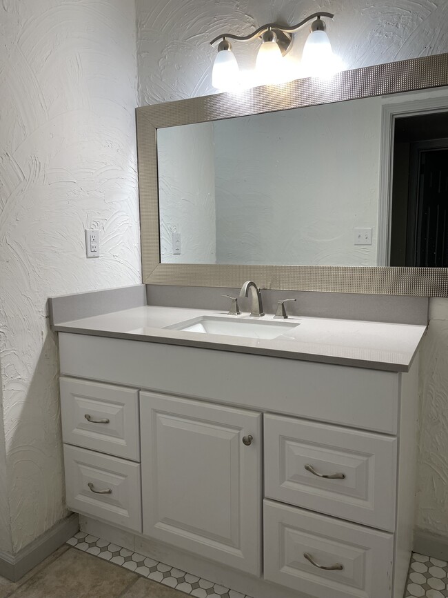 Bathroom - 417 Skyview Dr Unit E