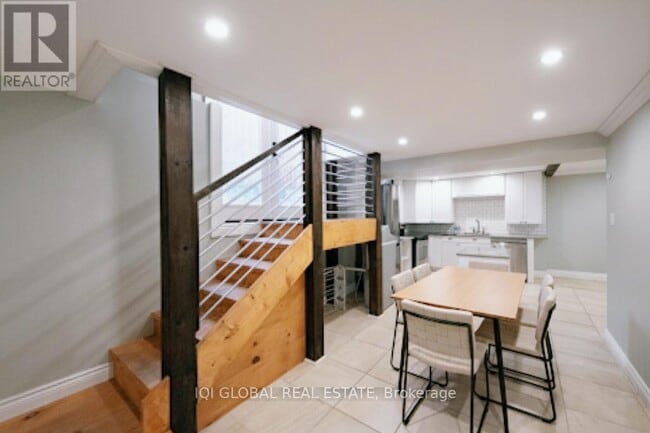 Photo - 189 River Oaks Blvd W