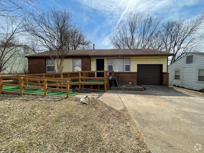 Building Photo - Charming West Tulsa 3 Bed 1.5 Bath House