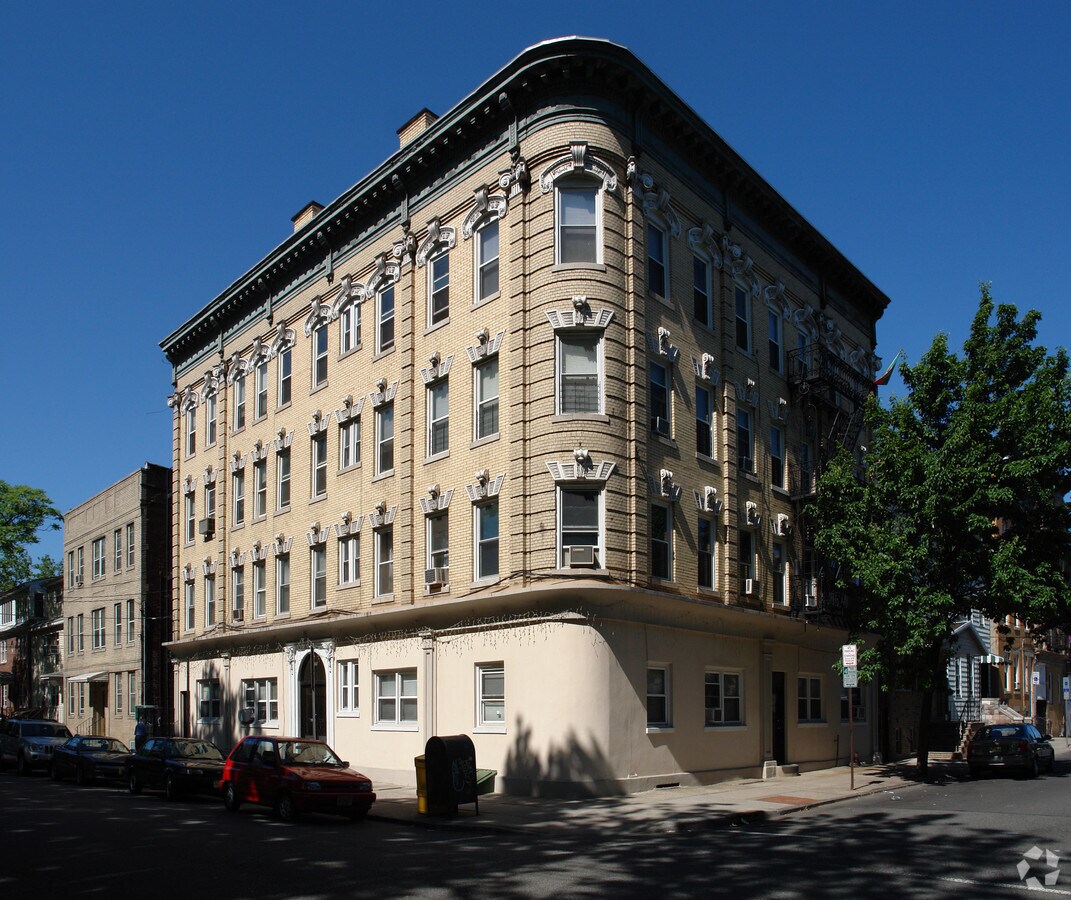 Photo - 219-223 Adams St Apartments