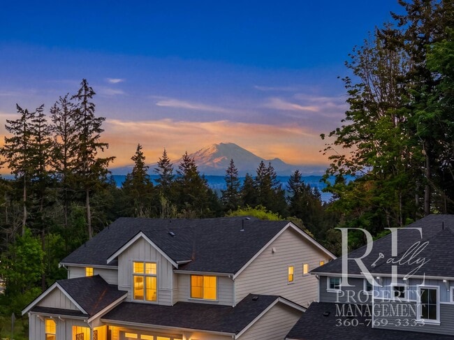 1762 NE Crystallia Ct