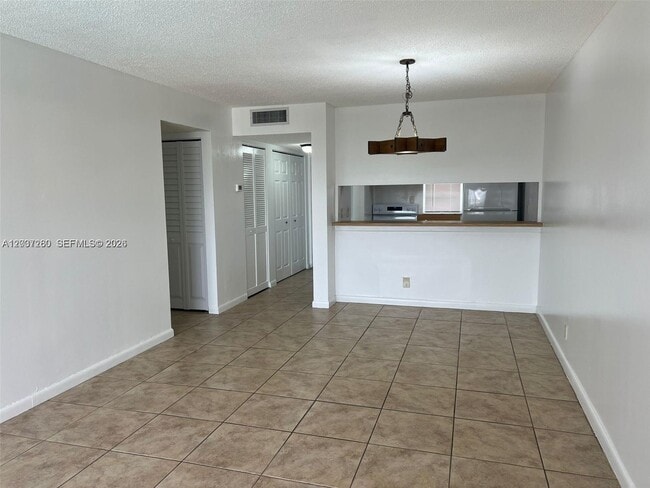Photo - 8610 N Sherman Cir Unidad 504