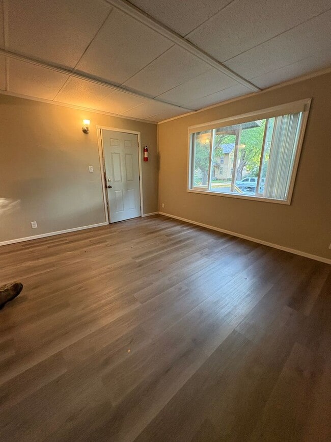 Photo - AI - 05 - Avon St Unit 215