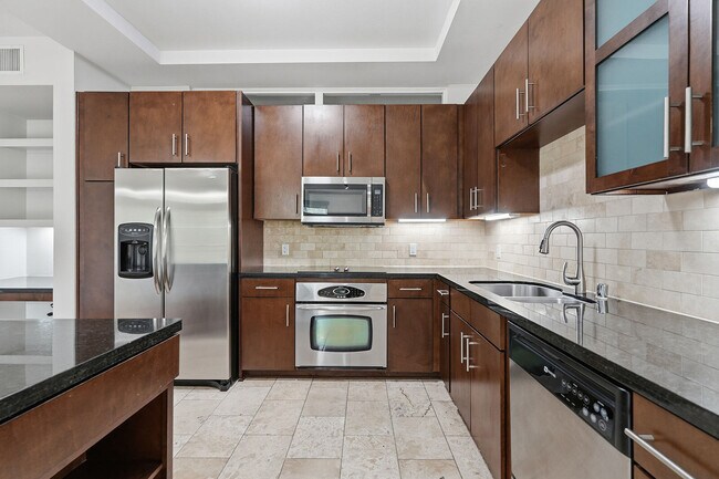 Broadstone Miracle Mile apartments — community photo