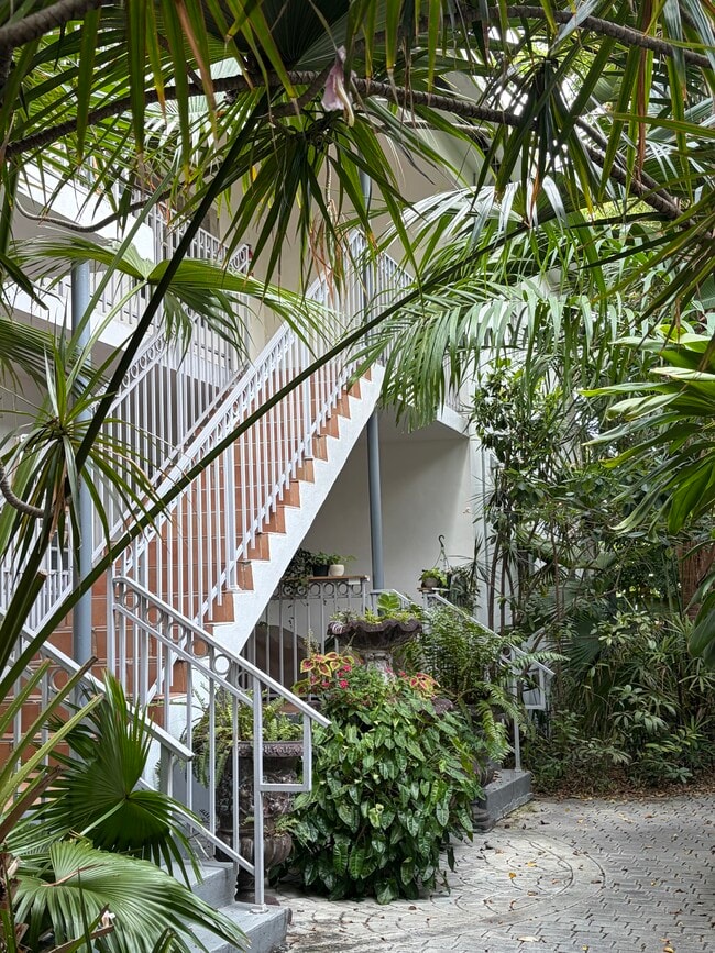 Building Photo - 1561 West Ave Unit BOUTIQUE JUNGLE OASIS ????