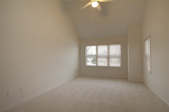 Building Photo - 245 Roseland Ln