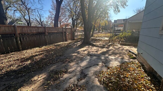 Photo - $525 - 1 bed 1 bath Duplex Unit 1423 E Lincoln