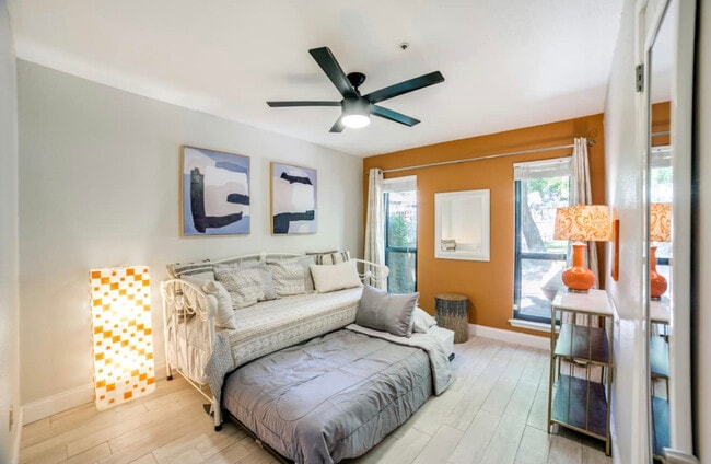 Photo - 8518 Sir Lancelot