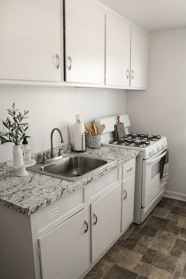Kitchen - Danker Village Apartments
