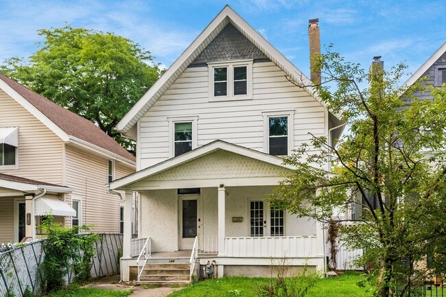 Porche cubierto - 144 E Tompkins St