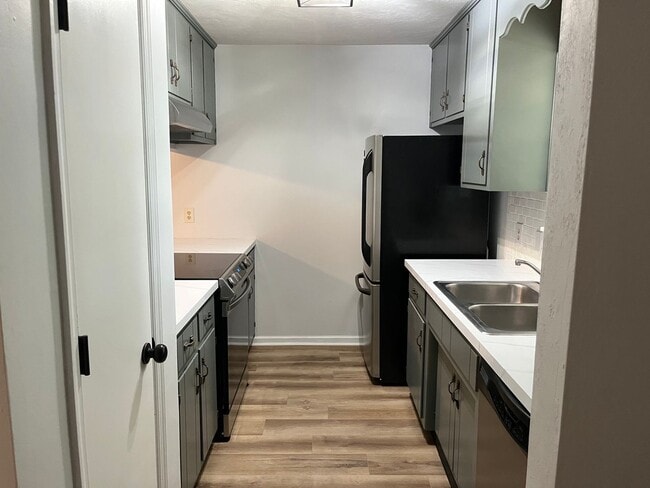 Photo - Recently Updated 2/1 Townhome off Mahan