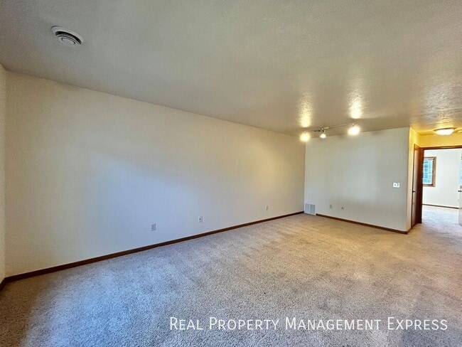 Photo - Cozy 1 Bedroom 1 Bathroom Townhome in Bran...