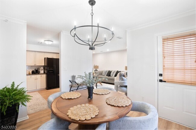 Photo - 8 Springholm Dr