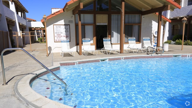 Piscina - Las Casas Apartments