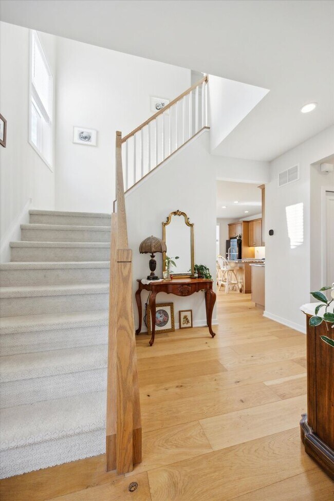 Photo - Luxury 3BD/2.5BA Townhouse is Franklin Sta...