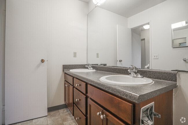2BR, 1BA - 856SF - Bathroom