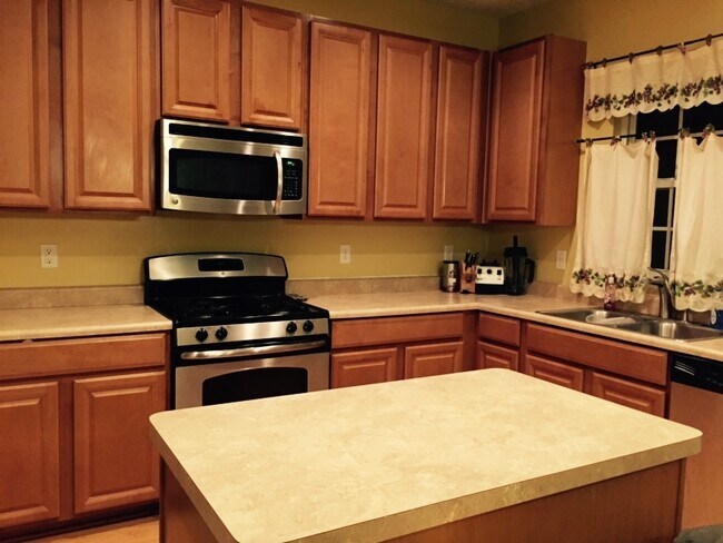 Photo - Beautiful Newer Home in Beavercreek - Near...