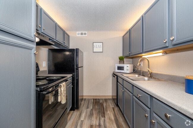 1BR, 1BA - 672SF - Kitchen