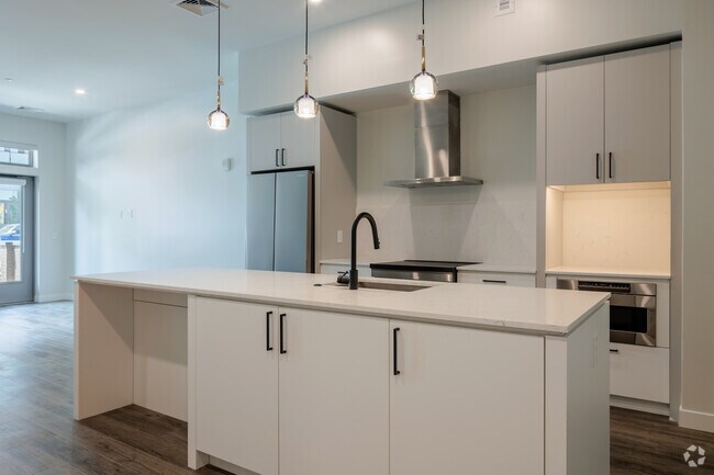 1BR, 1BA - 791SF - Kitchen - WYE Flats