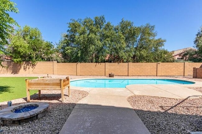 Photo - 875 N Ithica Ct