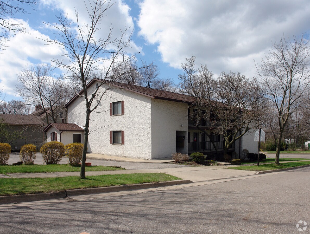 Photo - 2544 Benton St Apartments