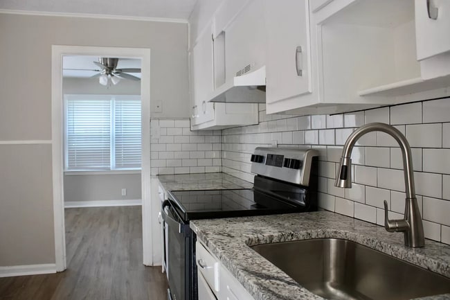 Photo - 1017 Crestline Rd NW