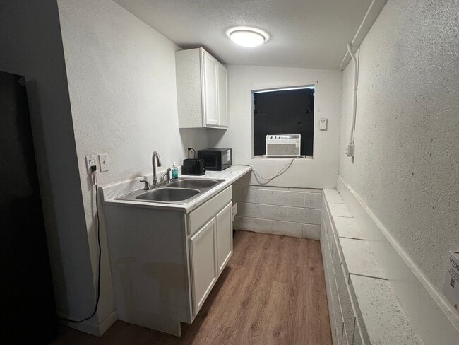 Photo - Furnished ALL BILLS PAID Backhouse Efficie...