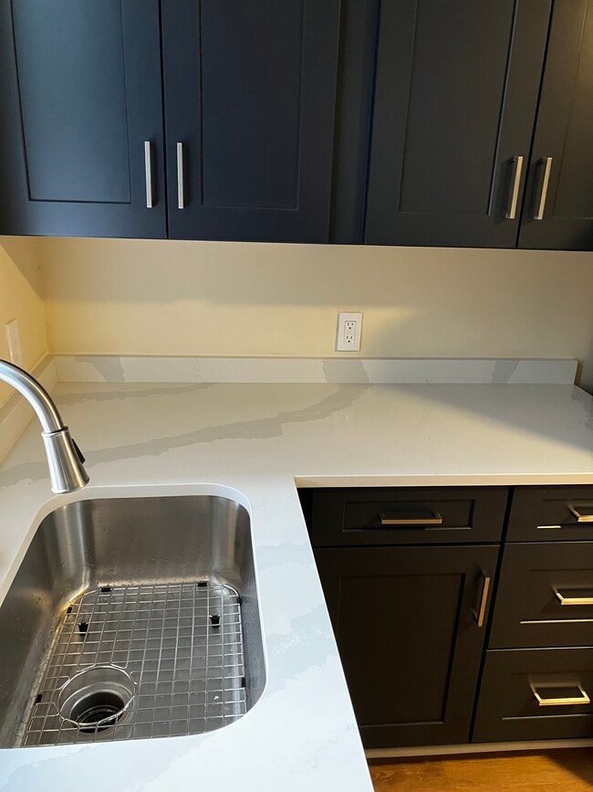 Quartz Countertops & Slow-Close Cabinets - 173 36th St Unit 1