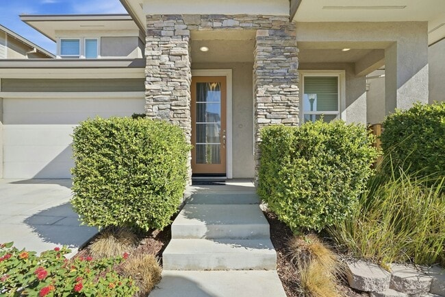 75 W Pasqua Ct