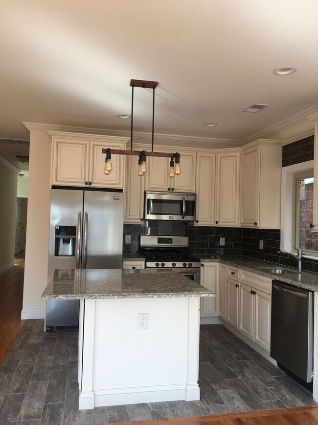 Photo - 194 Parkhurst St Unit 2