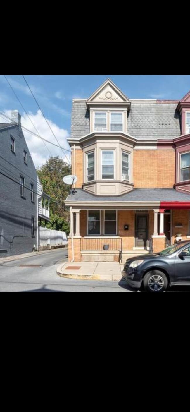 Building Photo - 125 N 4th St