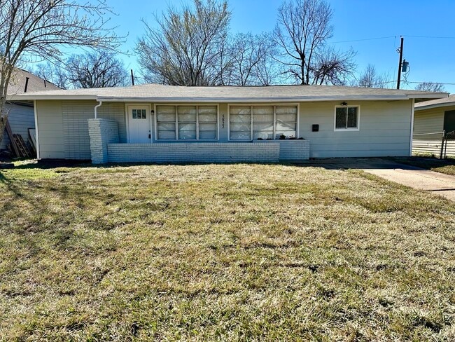 Photo - 5822 Glenhurst Dr House