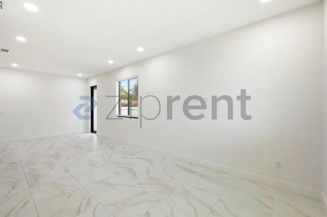 Photo - Unit B