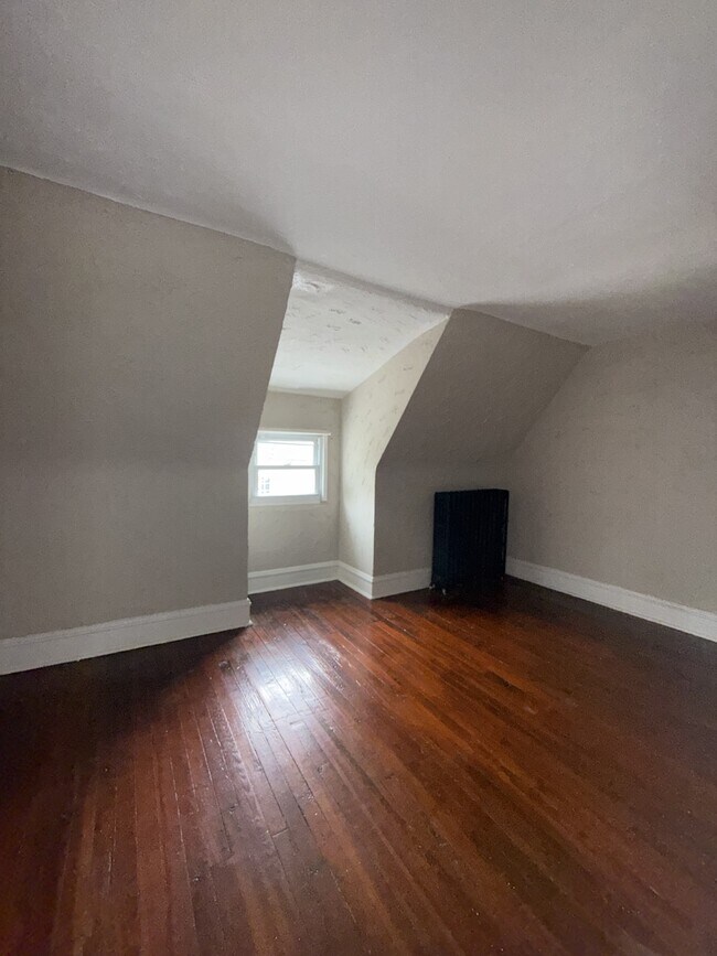 Photo - 272 Maple Ave