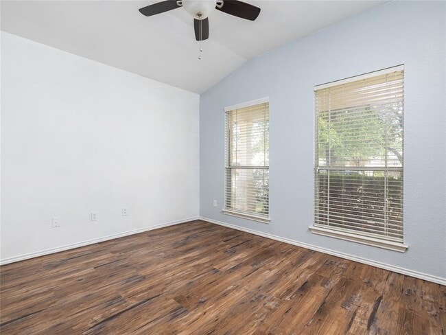 Photo - 222 Killian Loop