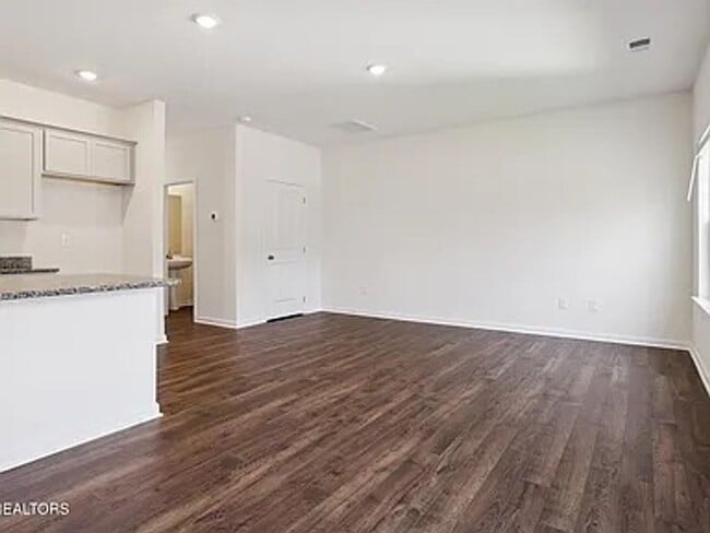 Photo - KODAK LOCATION! Lots of Amenities!!